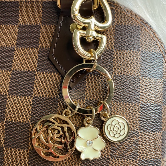Flower Keychain charm - Picture 1 of 2